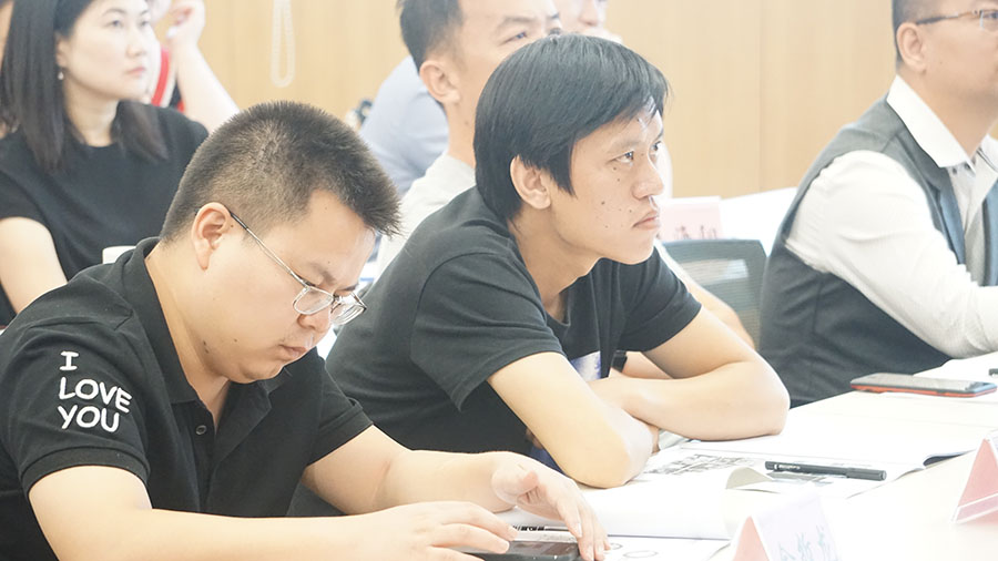 卓越經理人高級實戰班核心課程之《互聯網思維與經營創新》、《卓越領導力》在上海交大準時開課
