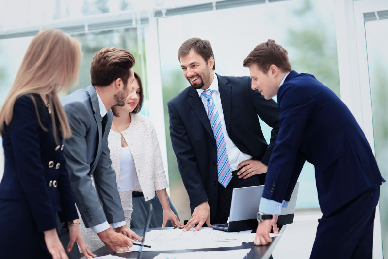 員工躺平VS企業內耗？4個雙贏策略，讓離職率降30%、人效翻倍！
